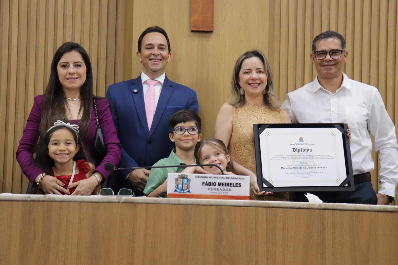 CÂMARA  DE ARACAJU ENTREGA TÍTULO DE CIDADANIA A ENFERMEIRA MONALISA ALMEIDA DE OLIVEIRA FONSECA