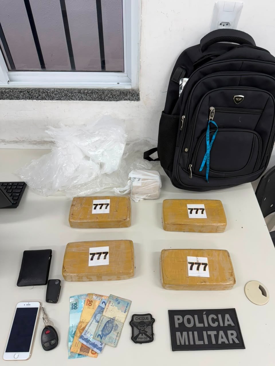 POLÍCIA MILITAR PRENDE SUSPEITO E APREENDE MAIS DE 4,6 QUILOS DE CRACK DURANTE AÇÃO NO BAIRRO AMÉRICA