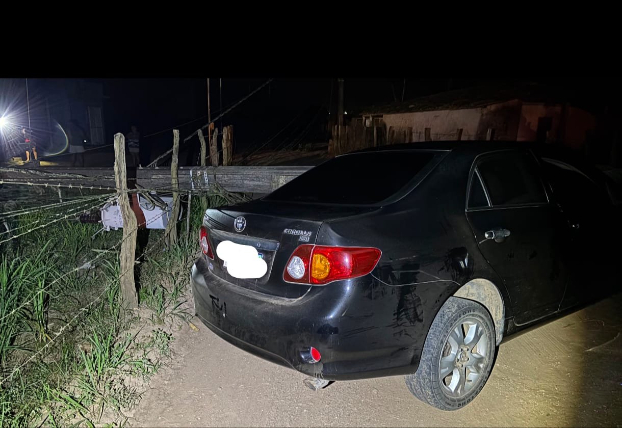 Veículo de passeio colide em poste e deixa  povoado Gameleira, em Campo do Brito, sem energia elétrica