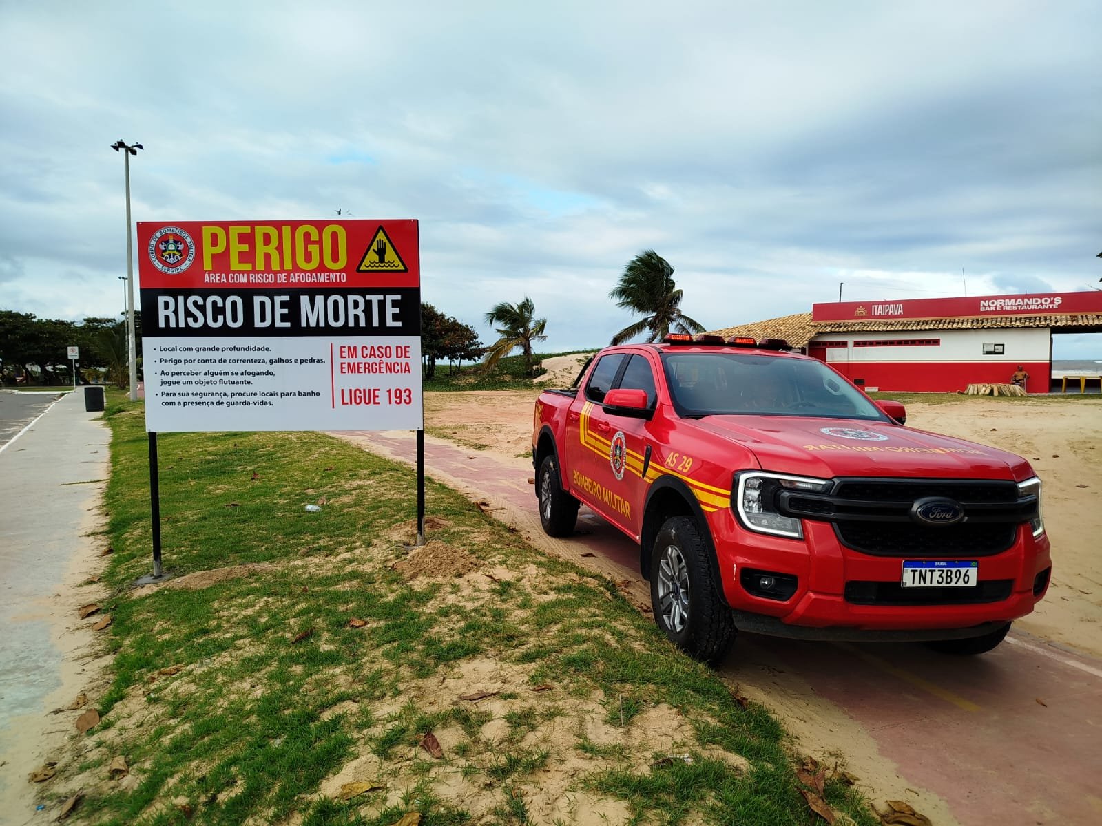 Bombeiros reforçam sinalização e alertam para risco de afogamentos na Praia dos Artistas