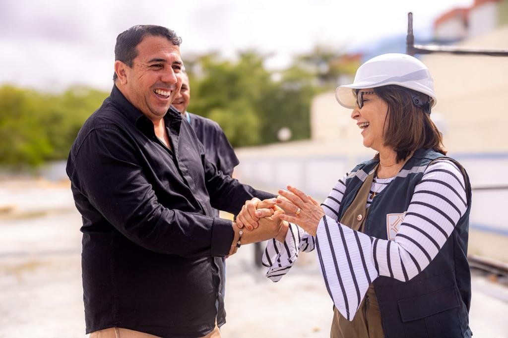 Prefeita Emília acompanha avanço das obras da UBS Maria do Carmo no bairro Jabotiana
