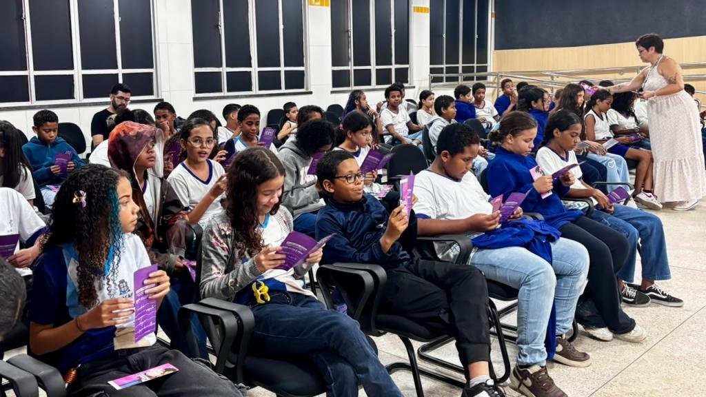 Agosto Lilás amplia ações nas escolas de Aracaju para prevenir violência contra a mulher