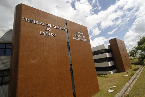 PLENO DO TRIBUNAL DE CONTAS DO ESTADO DE SERGIPE JULGA 40 PROCESSOS E APRECIA DUAS MEDIDAS CAUTELARES
