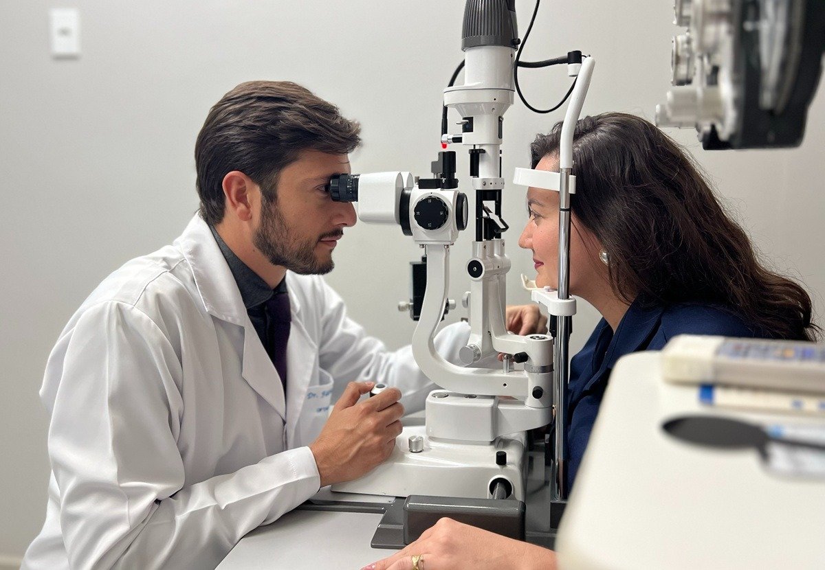 Demora em procurar oftalmologista ainda é o principal desafio no tratamento da catarata