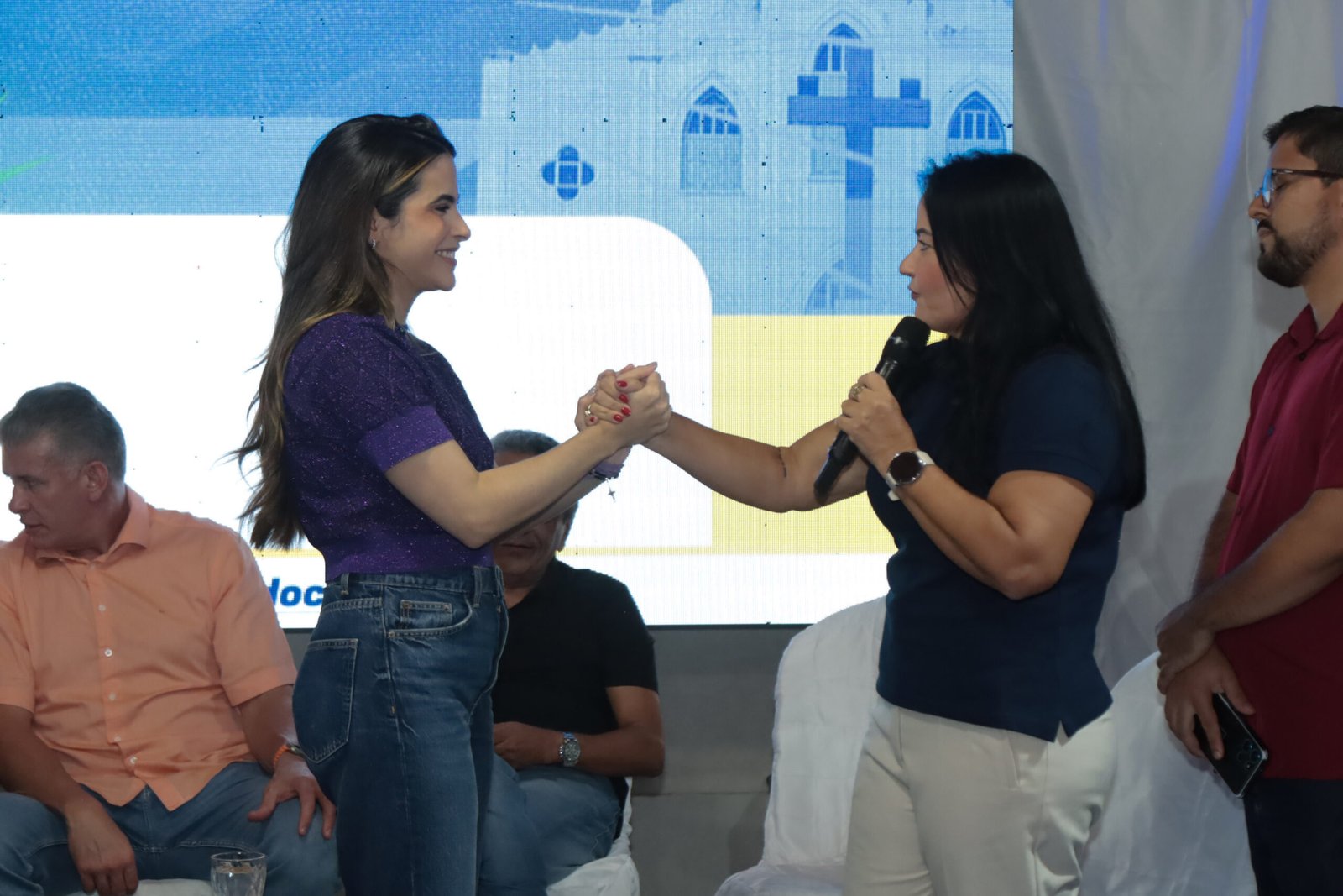 Siriri: prefeita Daiane reúne grupo político e apresenta a deputada federal Yandra Moura