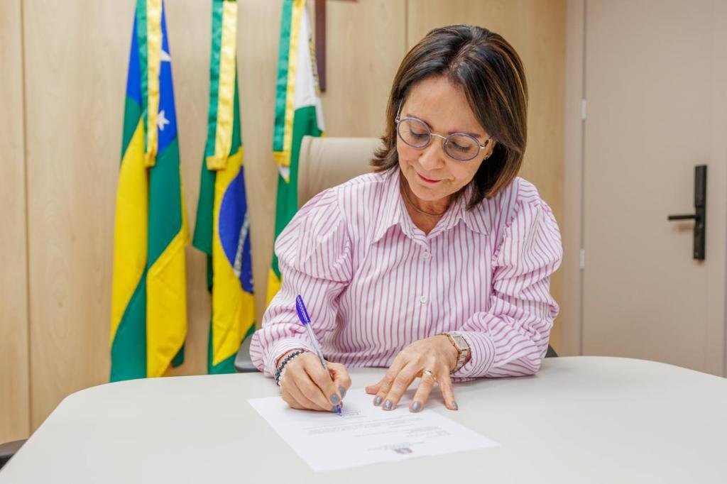 Prefeita Emilia anuncia mudanças no comando da Emsurb e da Seplog