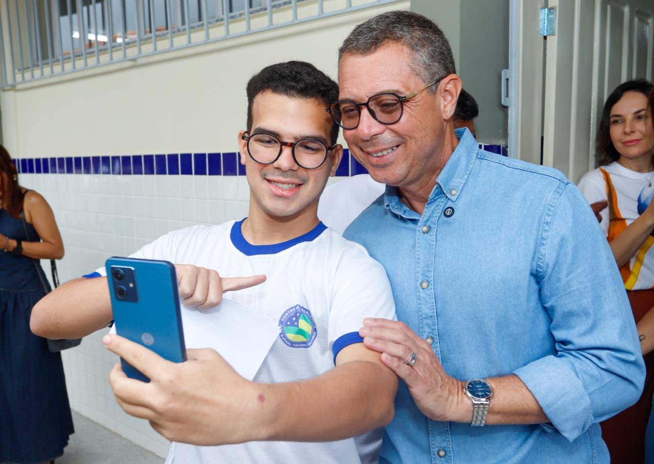 GOVERNADOR FÁBIO VALORIZA OS PROFESSORES E GARANTE A POSSE DE NOVOS DOCENTES NESTA TERÇA-FEIRA
