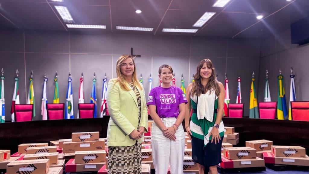 Prefeitura recebe computadores do TJSE para fortalecer a rede de proteção às mulheres da capital
