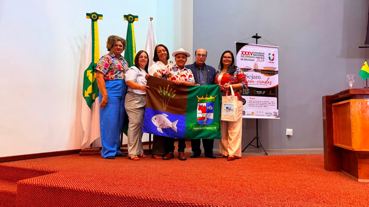Poeta mirim de Amparo, Pedro Gustavo, participa da abertura da UNCME, em Brasília