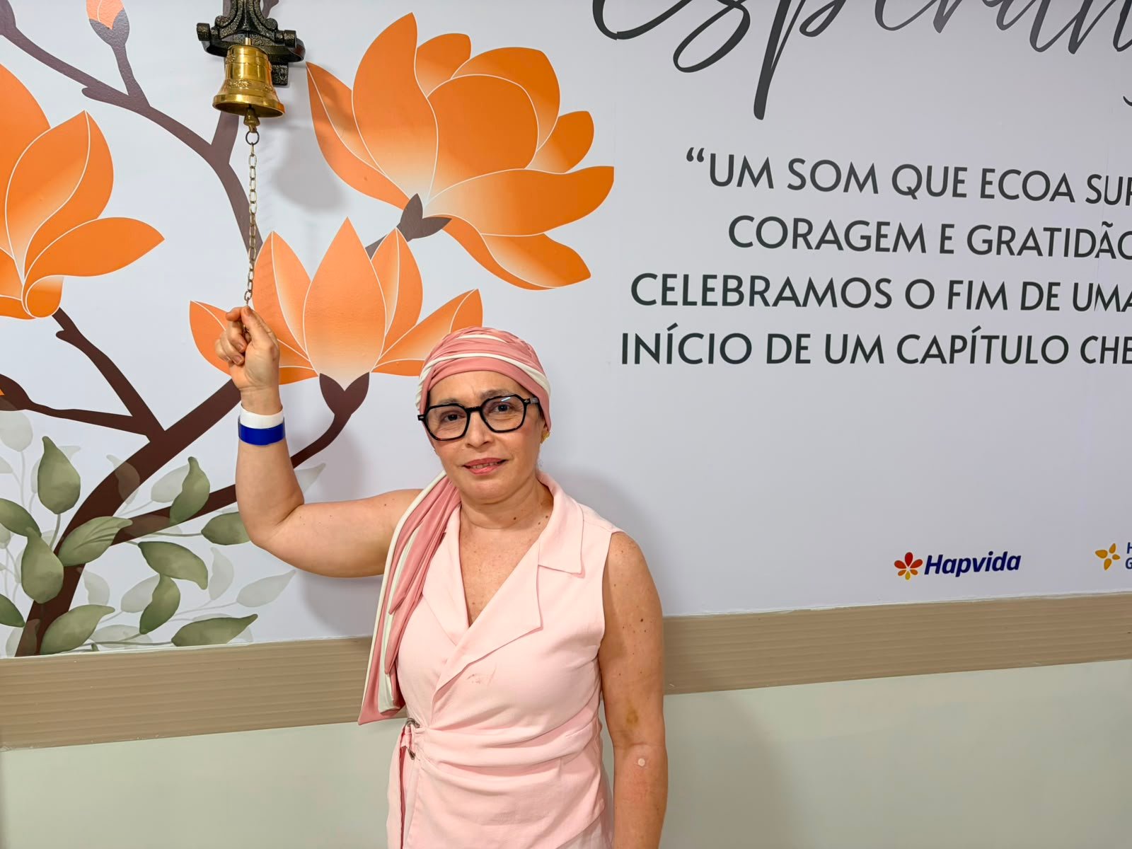 Música, aplausos e o “Sino da Esperança” marcam o último dia de quimioterapia de paciente
