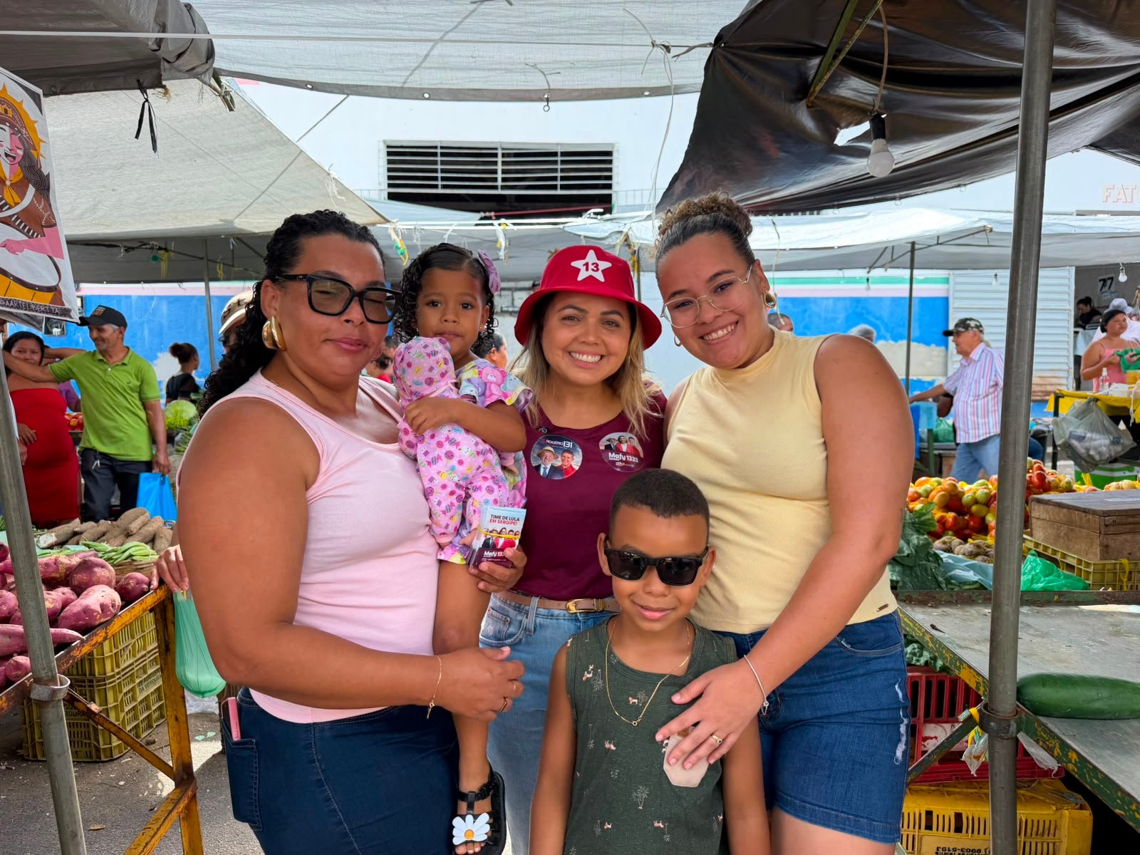 Em Salgado, Mafy Gomes visita feira e reforça compromisso com produtores rurais e comerciantes