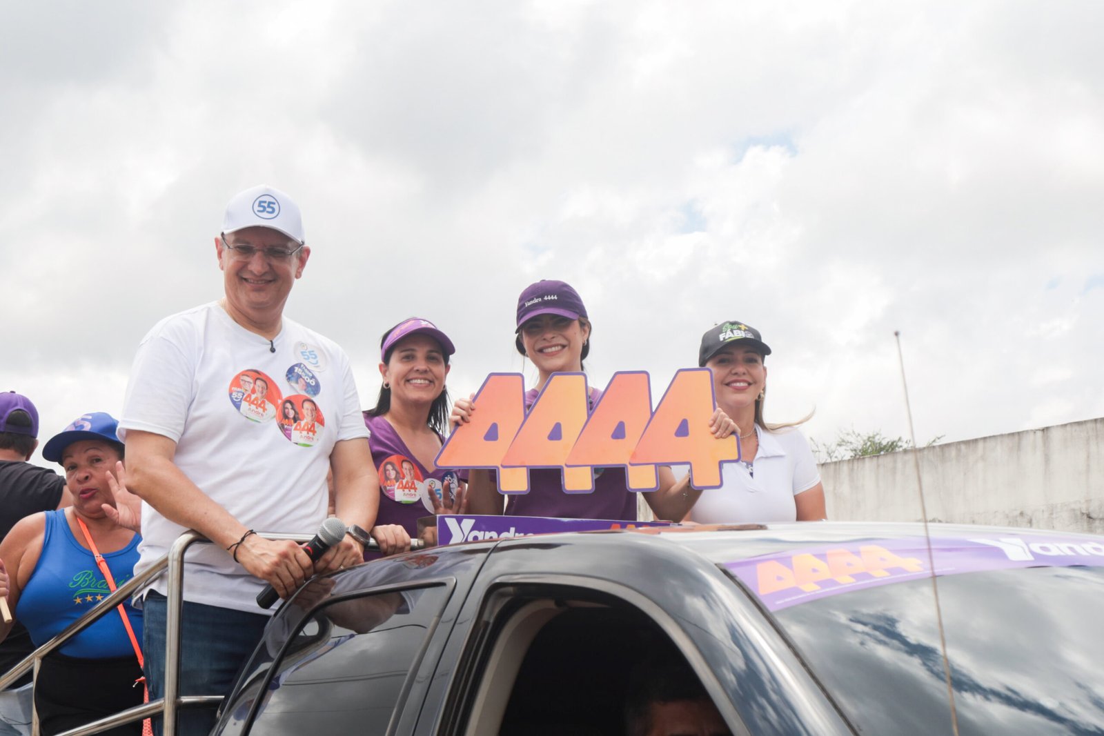 Carreata de Yandra Moura percorre os bairros Rosa Elze e Eduardo Gomes, em São Cristóvão