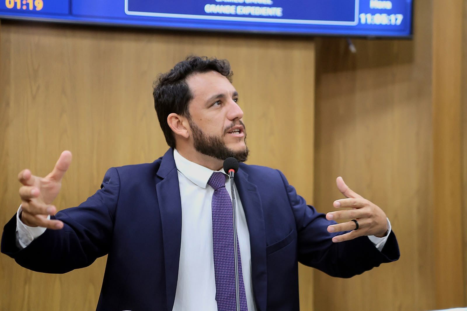 CAMILO DENUNCIA RISCO DE SERVIDORES FICAREM SEM ASSISTÊNCIA APÓS IMPASSE ENTRE PREFEITURA E IPESAÚDE
