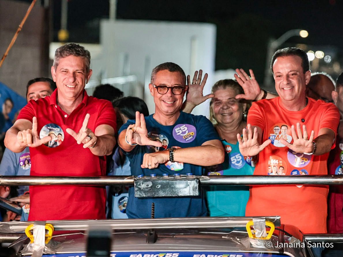 TIME DE LULA GANHA AS RUAS DE ARACAJU COM ROGÉRIO CARVALHO, FÁBIO MITIDIERI E GRANDES LIDERANÇAS