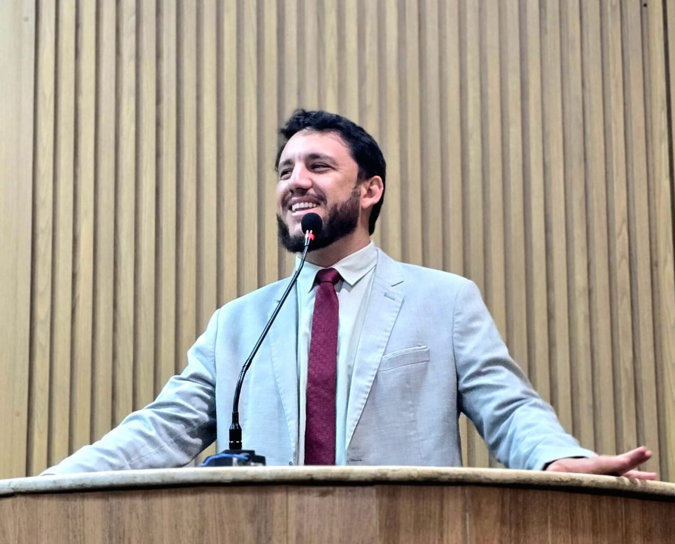 CAMILO ALERTA PARA RISCO DE SERVIDORES DE ARACAJU FICAREM SEM PLANO DE SAÚDE E COBRA SOLUÇÃO DA PMA
