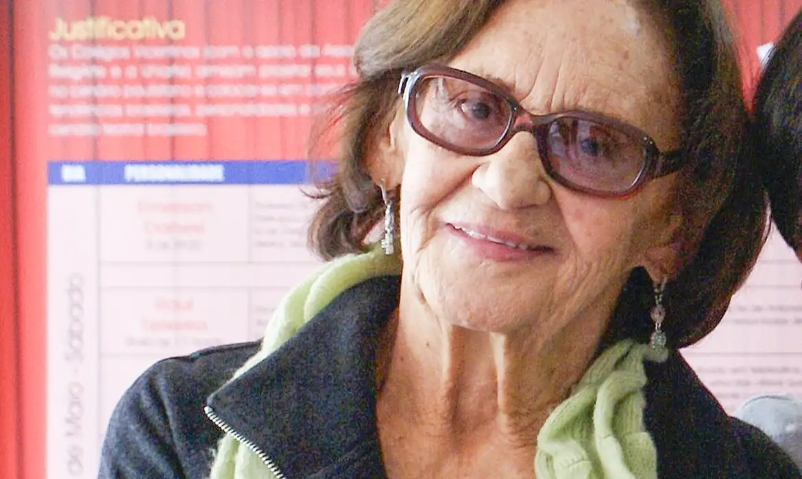 Morre a atriz Laura Cardoso aos 98 anos de idade, em São Paulo