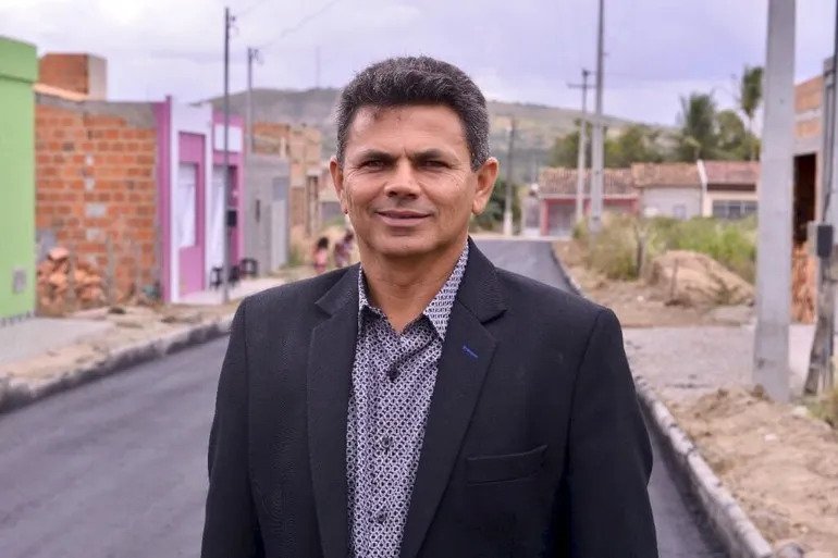 Valmir de Francisquinho recebe alta e viaja a SP para novos exames