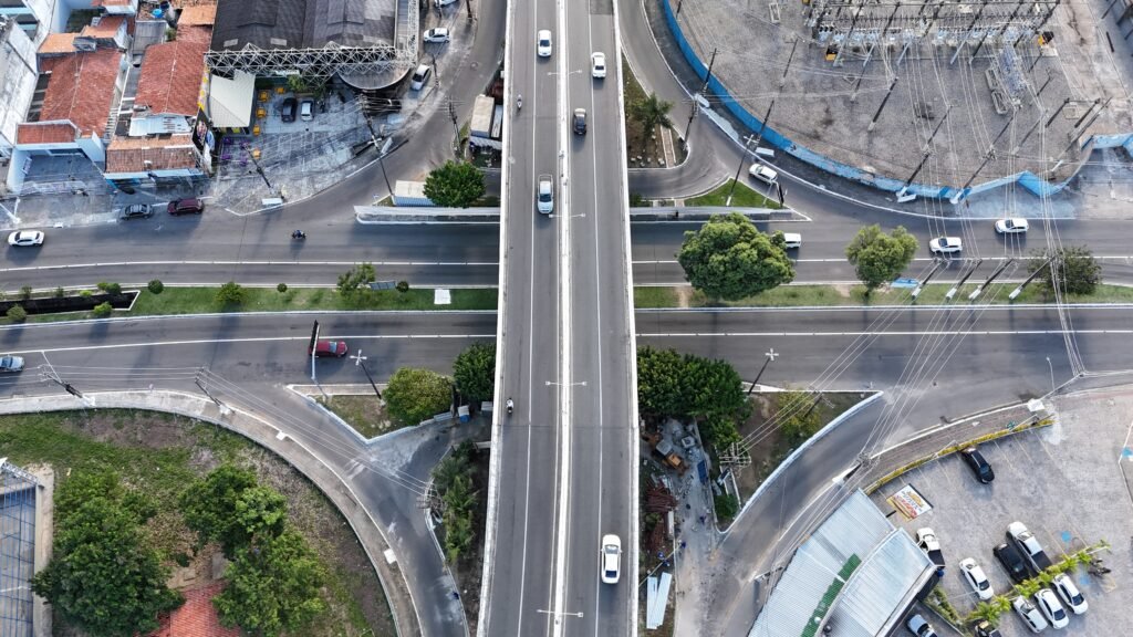 Prefeitura informa interdições parciais na avenida Hermes Fontes a partir desta segunda-feira, para realização de serviços de pintura no viaduto