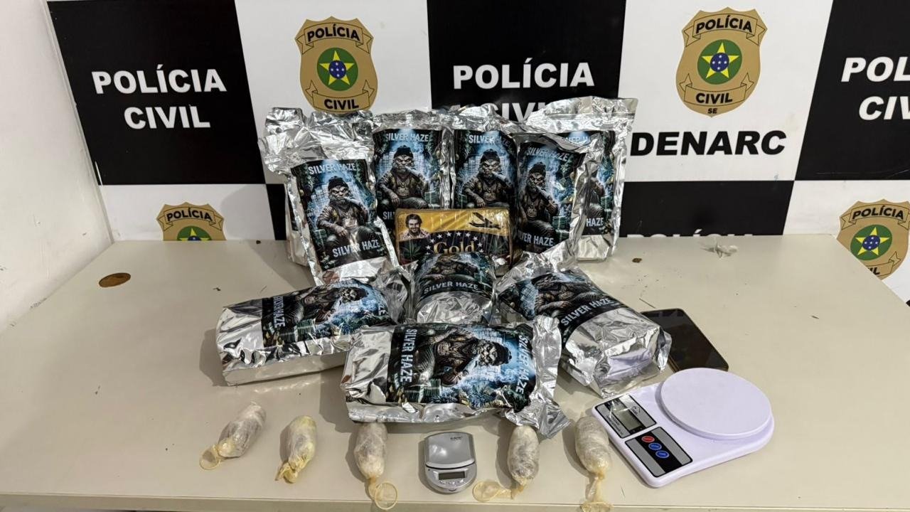 Denarc prende motoboy em flagrante com seis quilos de flor de maconha em Nossa Senhora do Socorro, avaliada em aproximadamente R$ 100 mil