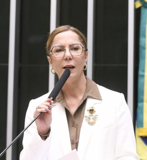 PROJETO DE DELEGADA KATARINA FEITOZA VIRA LEI E AMPLIA A PROTEÇÃO ÀS PESSOAS COM SÍNDROME DE TOURETTE