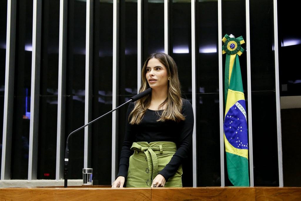 YANDRA APRESENTA PL QUE AMPLIA DE UM PARA ATÉ 12 DIAS POR ANO AS FALTAS JUSTIFICADAS PRA ACOMPANHAR FILHO