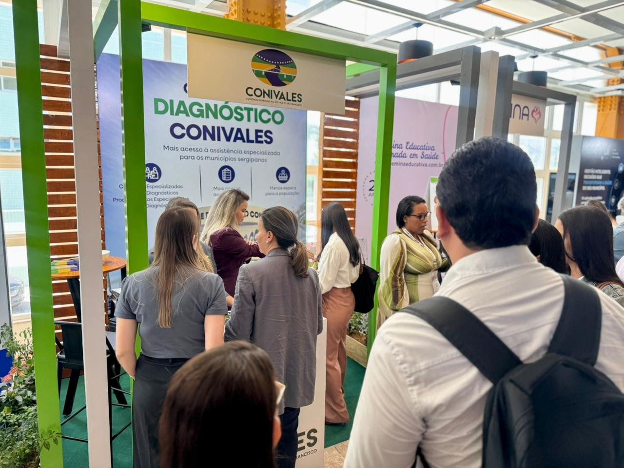 CONIVALES APRESENTA MAQUETE DE CENTRO DE DIAGNÓSTICO DURANTE CONGRESSO DE SECRETARIAS MUNICIPAIS DE SAÚDE