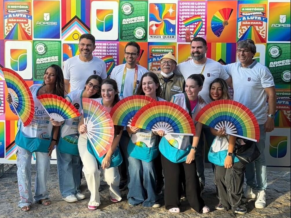 ADPESE reforça compromisso com a diversidade durante Parada LGBTQIAPN+