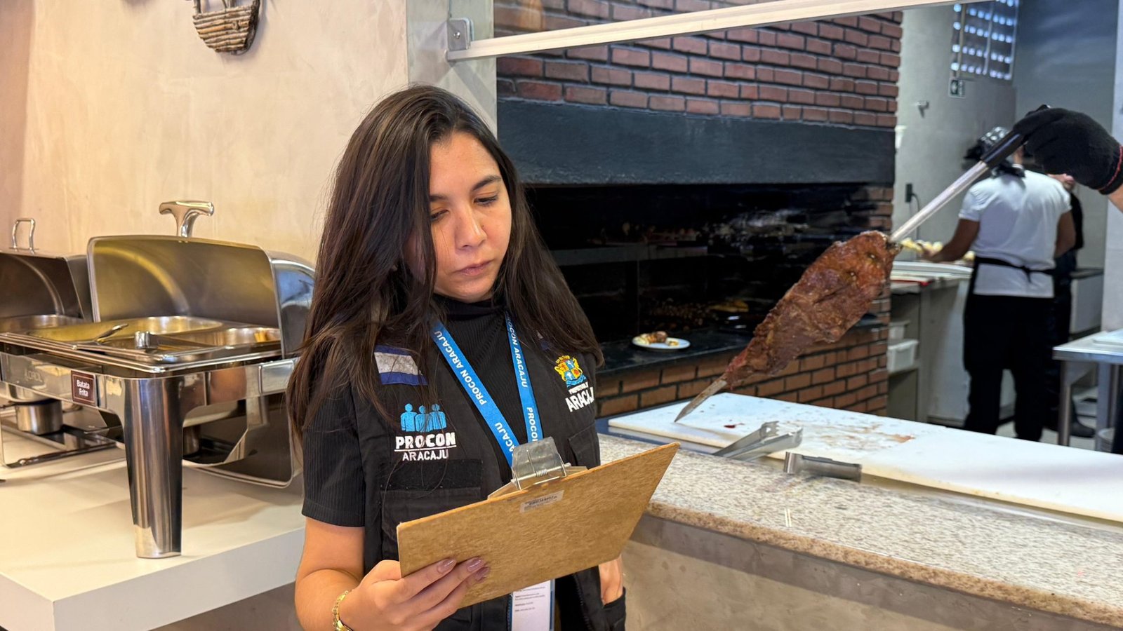 Pesquisa do Procon Aracaju revela variação de preços em churrascarias da capital