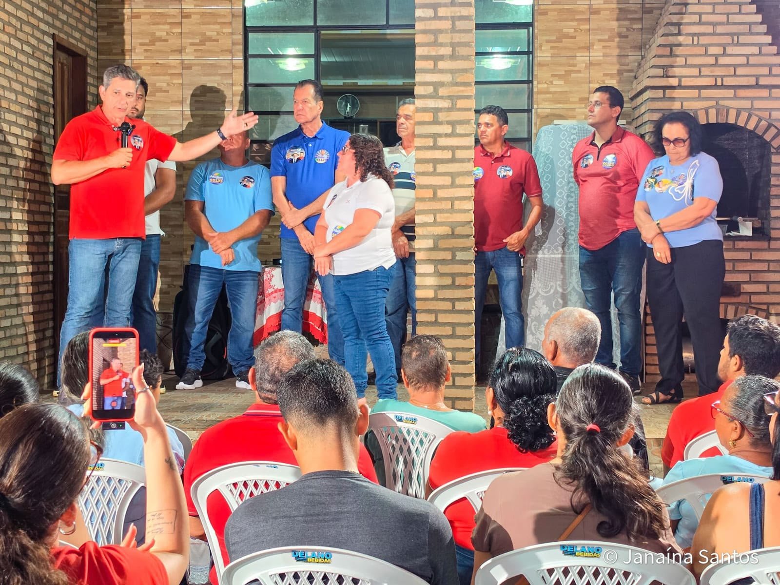 ROGÉRIO CARVALHO REÚNE LIDERANÇAS EM JAPARATUBA E REFORÇA O COMPROMISSO COM ESTADO DE SERGIPE