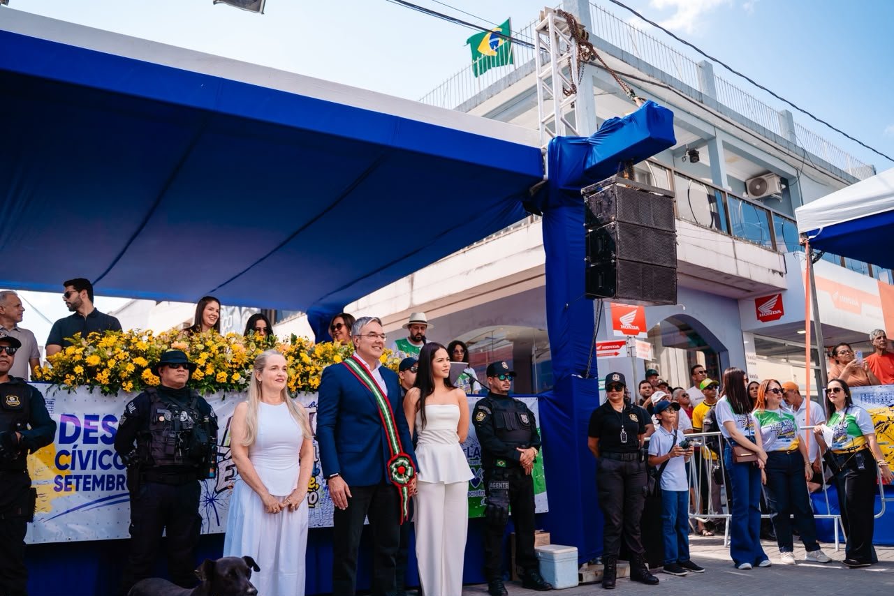 Desfile Cívico-Cultural reúne escolas e transforma avenida do município de Lagarto