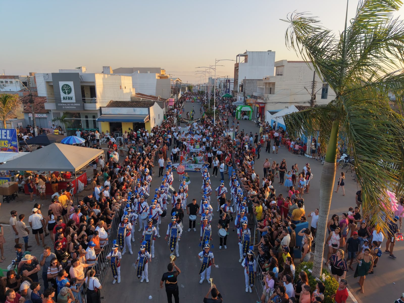 Desfile Cívico Estudantil de Carira reúne 18 escolas municipais e cerca de 3.500 alunos
