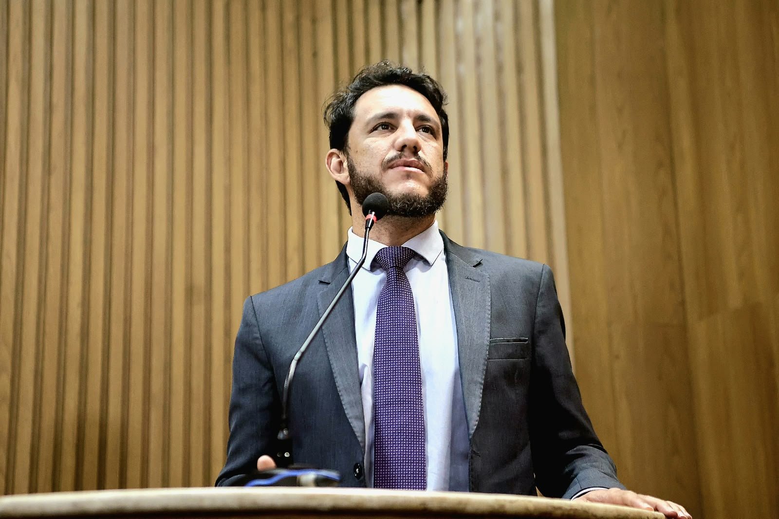 Camilo Daniel critica vetos de Emília Corrêa a emendas ao orçamento