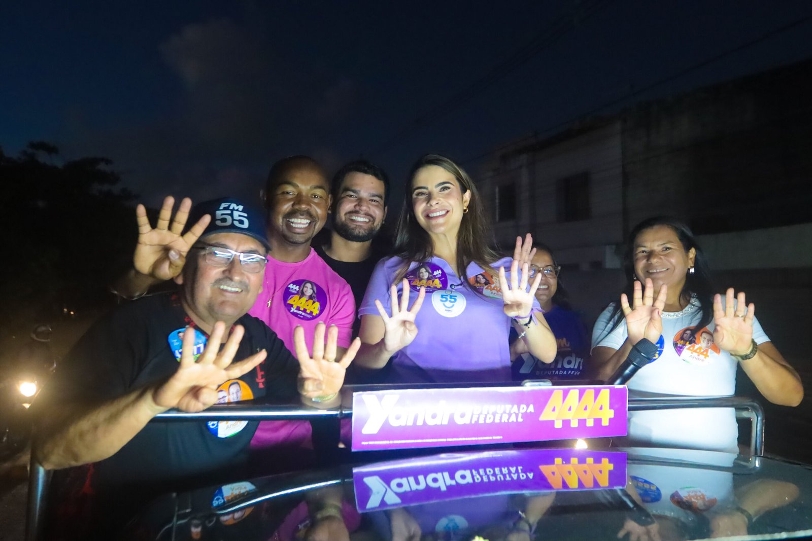 Yandra Moura leva pauta das mulheres e dos autistas a minicarreata em Aracaju