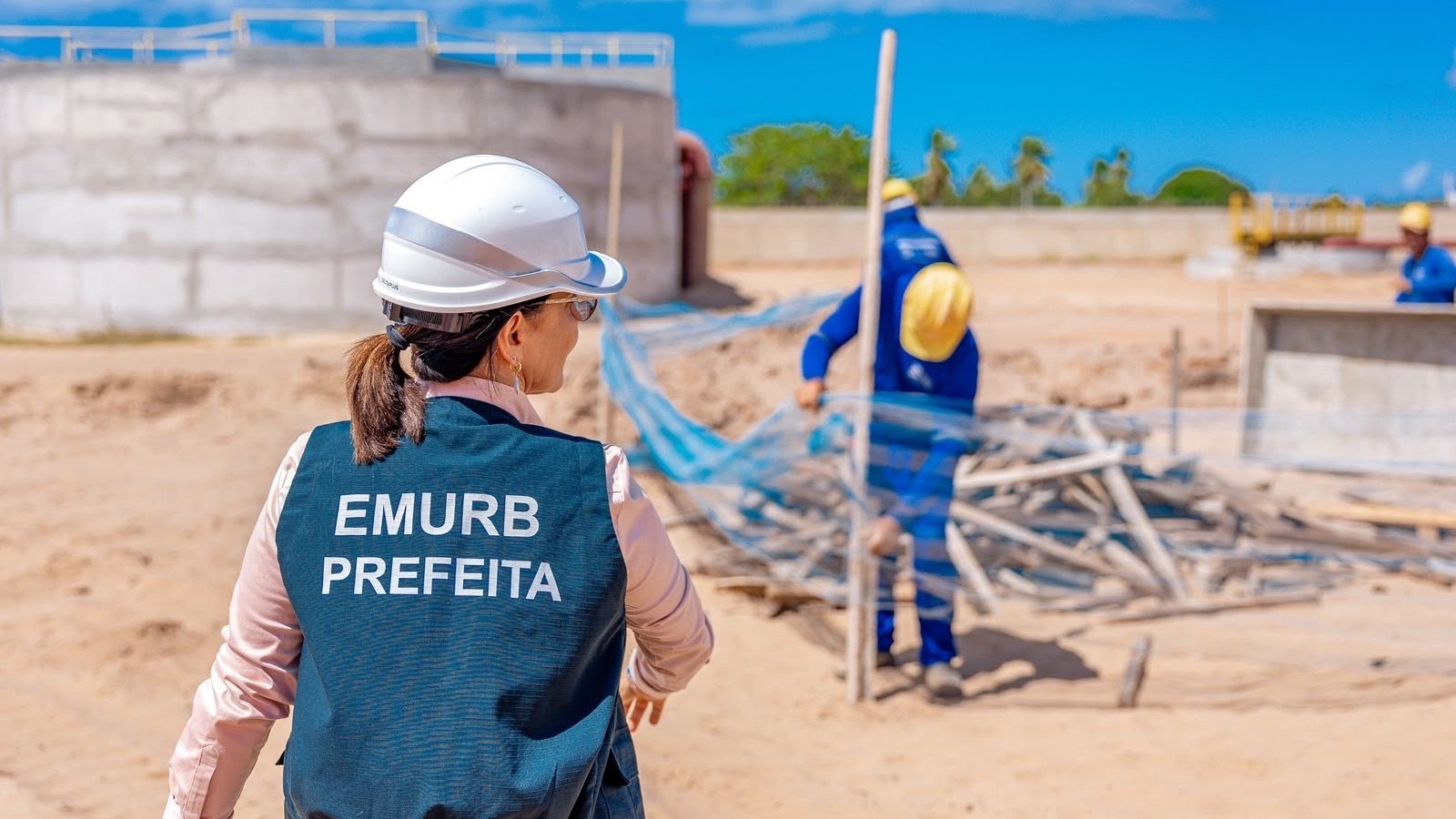 Prefeita Emília visita obras da estação de tratamento de esgoto da Zona de Expansão