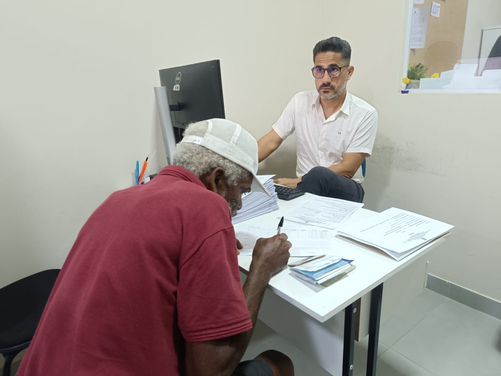 PREFEITURA CONCEDE AUXÍLIO MORADIA A MORADORES DA ANTIGA OCUPAÇÃO DA COROA DO MEIO, EM ARACAJU