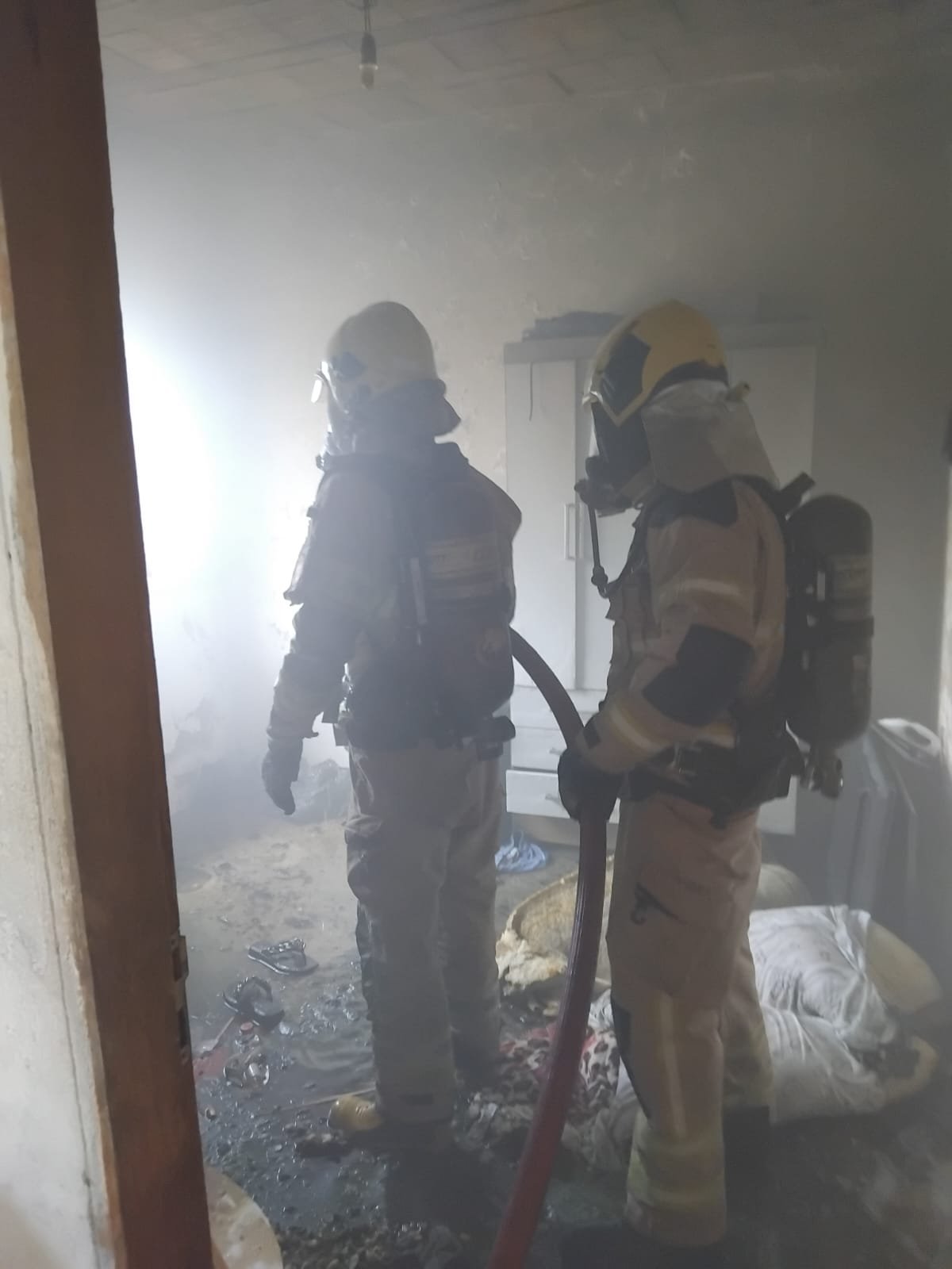 Bombeiros combatem incêndio em uma residência localizada na Piabeta em Nossa Senhora do Socorro