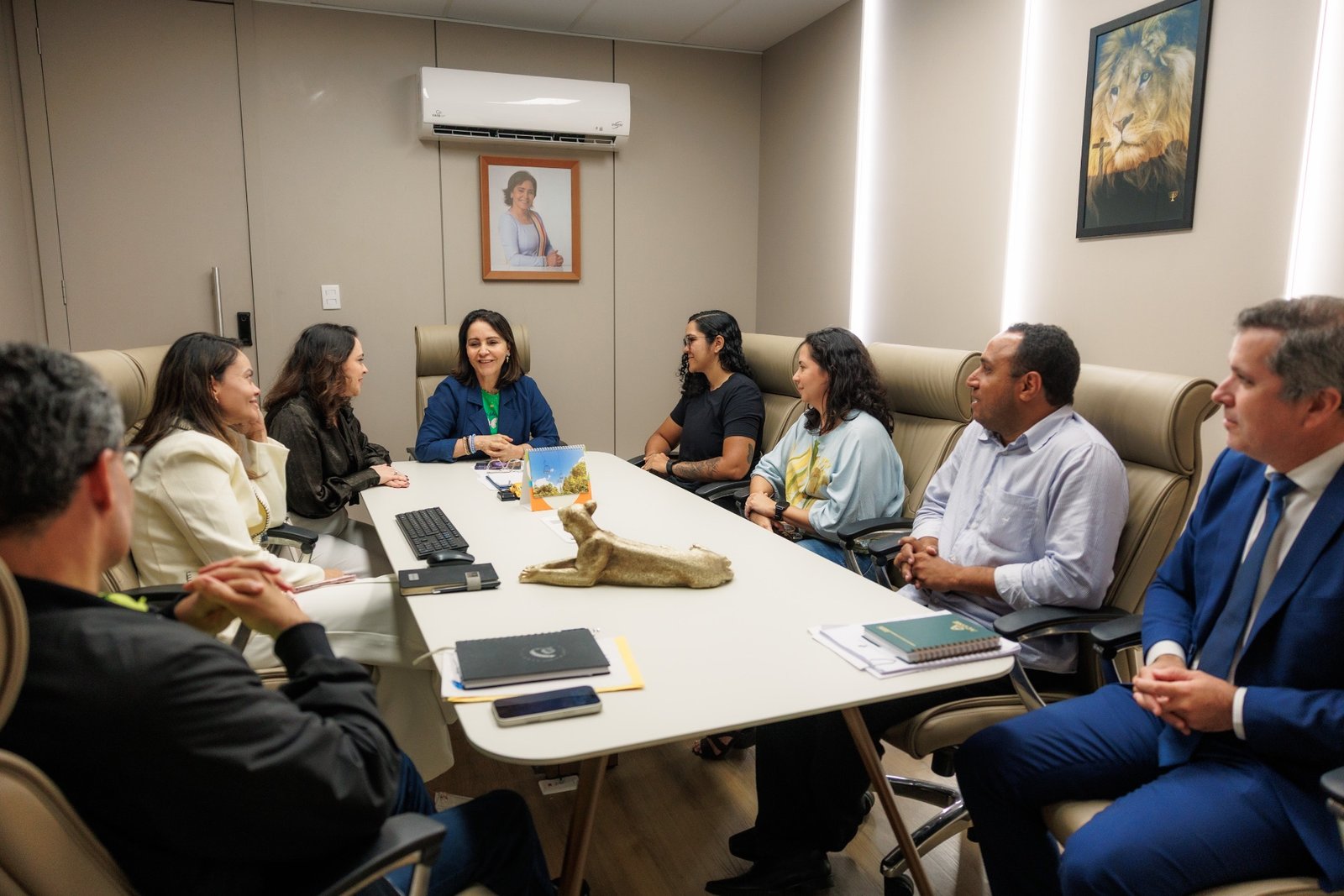 PREFEITA EMÍLIA CONHECE PROJETO DA CASA DIVERSAMENTE PARA CRIANÇAS COM TRANSTORNO DO ESPECTRO AUTISTA