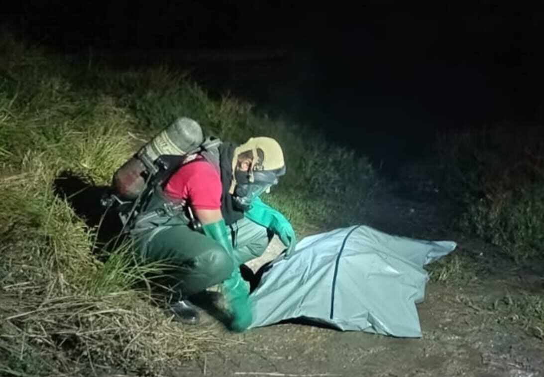 Corpo de Bombeiros resgata um corpo encontrado no rio Sergipe, na cidade de Maruim