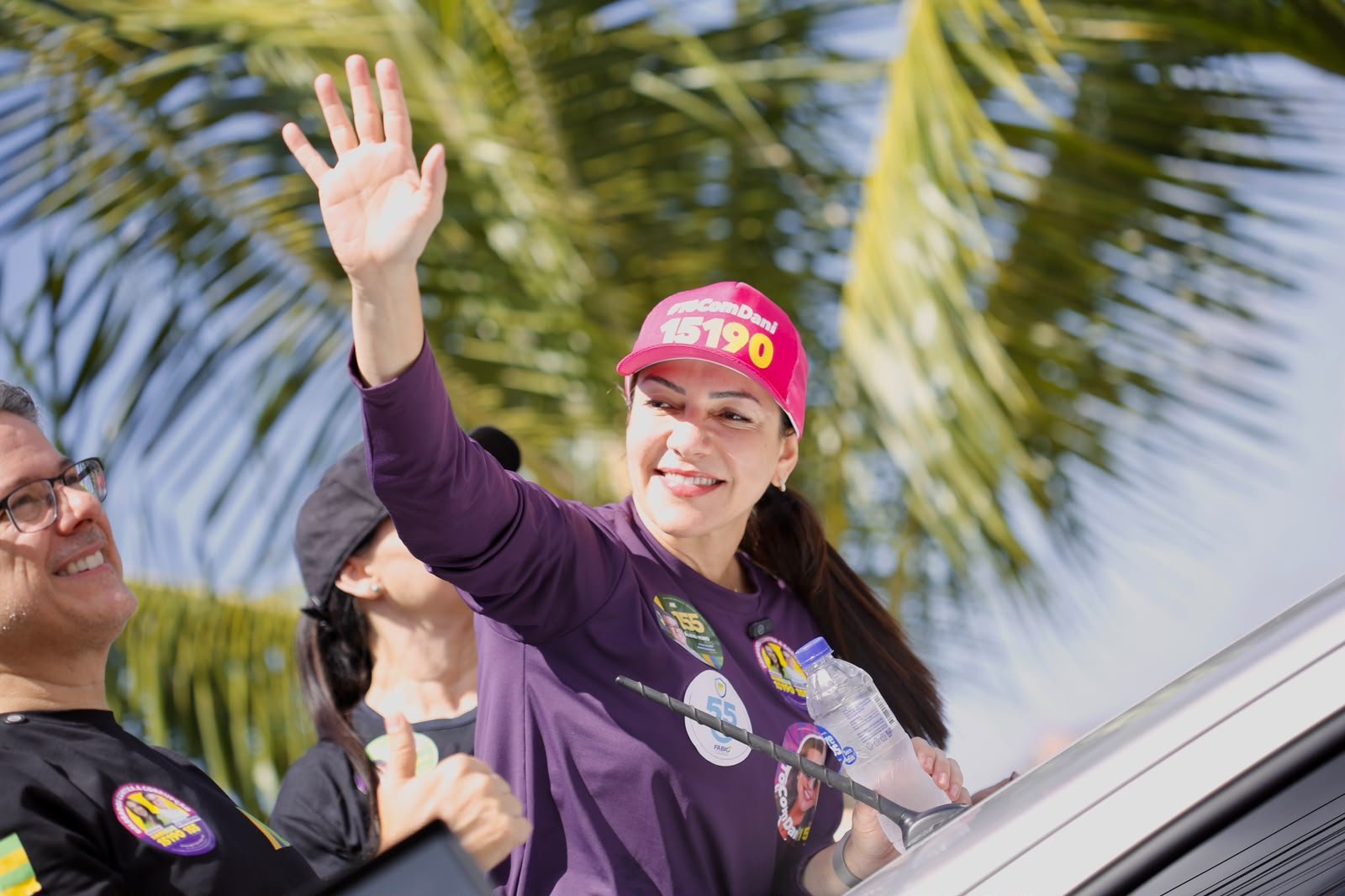 Delegada Danielle reúne apoiadores em carreata pelo bairro 17 de Março