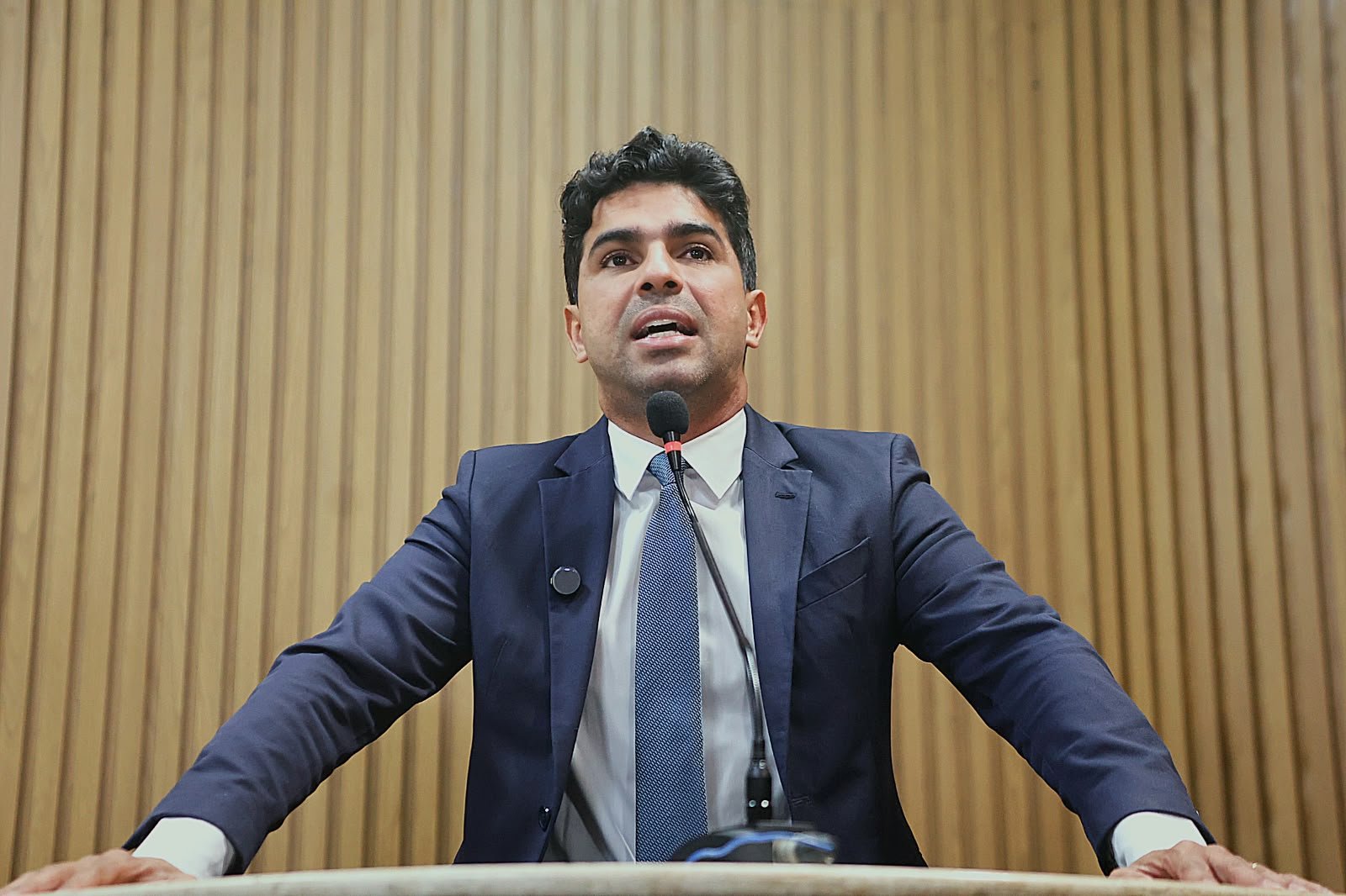 PASTOR DIEGO LEVA À TRIBUNA DA CÂMARA DE VEREADORES DENÚNCIA DE DISCURSO DE ÓDIO CONTRA EVANGÉLICOS