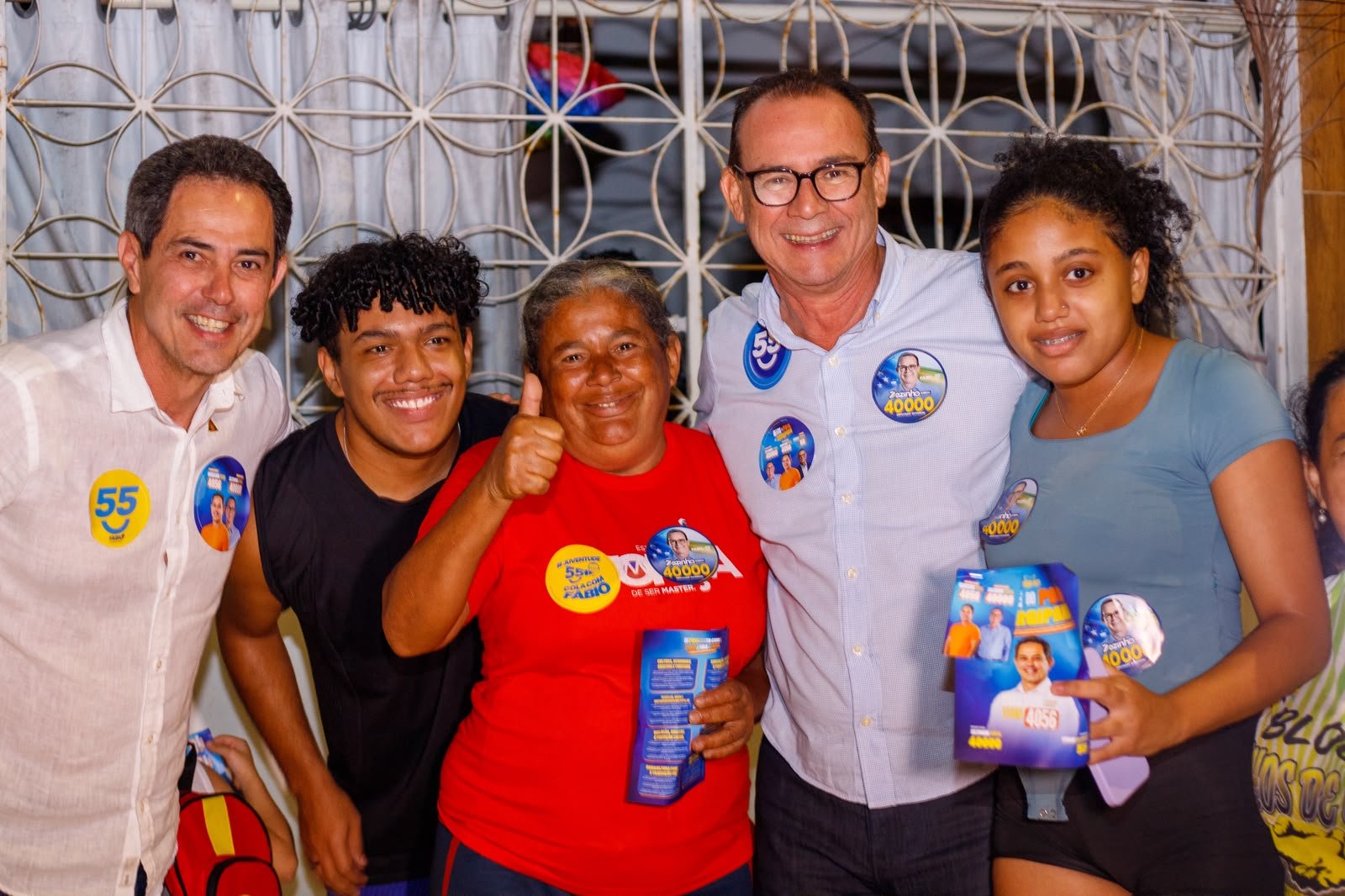 Robson Viana é recebido com acenos, abraços e manifestações de apoio