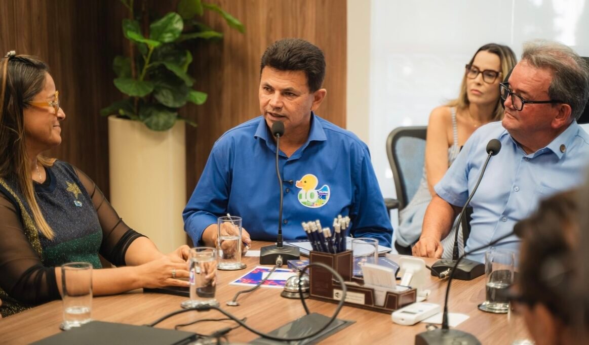 VALMIR DE FRANCISQUINHO DESTACA A IMPORTÂNCIA DE APOIAR EMPRESAS, GERAR EMPREGOS E FORTALECER A  ECONOMIA