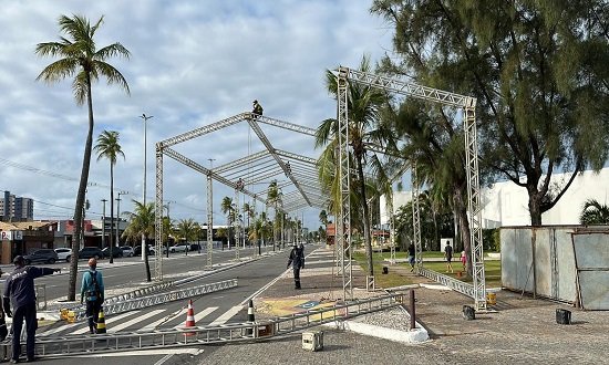Montagem da estrutura: Pré-Caju 2026 já começou a tomar forma na Orla