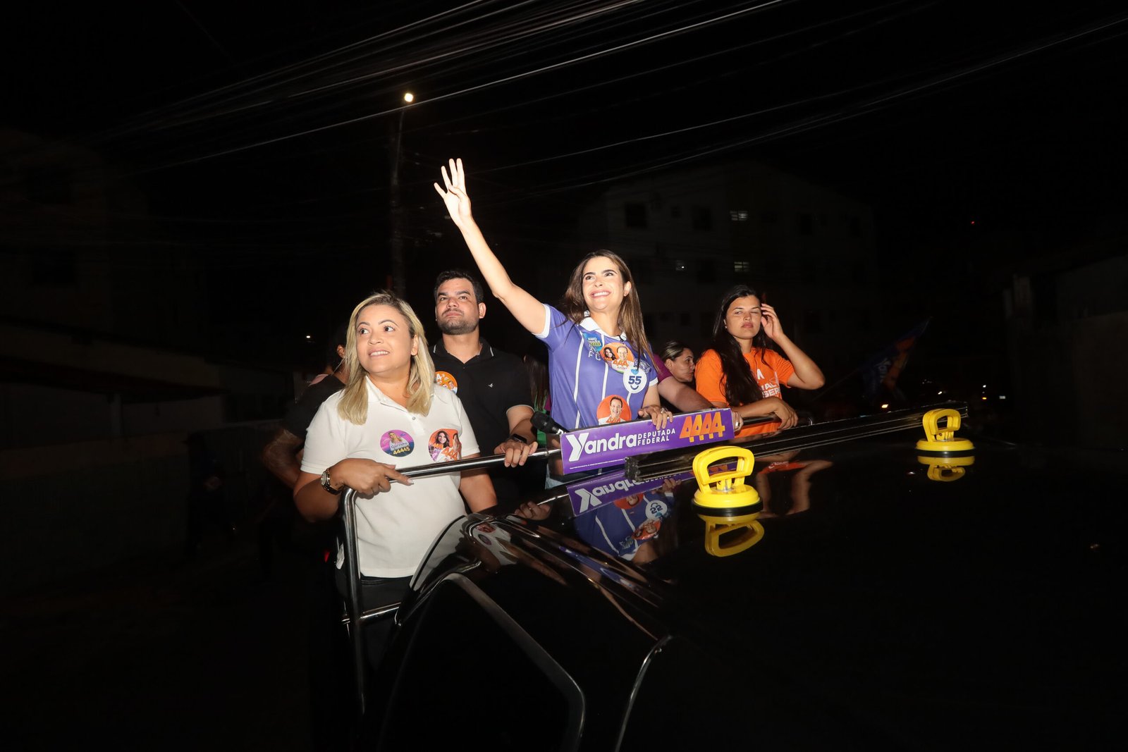 Yandra Moura leva minicarreata ao Orlando Dantas e amplia campanha em Aracaju