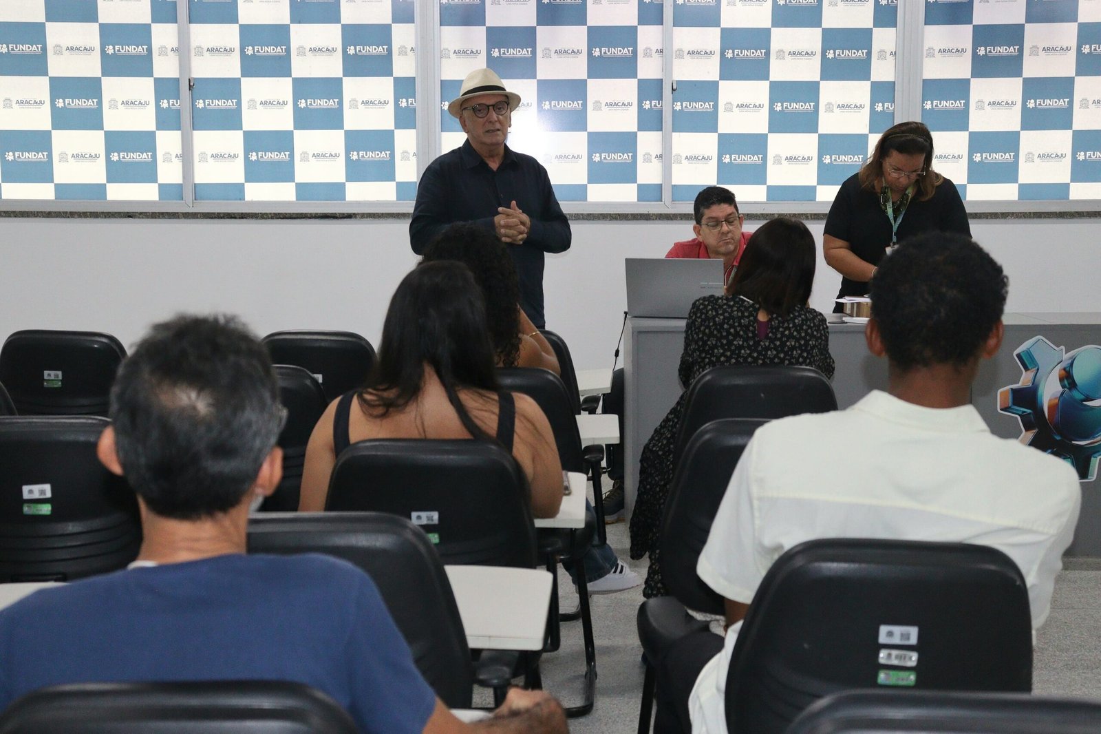 Prefeitura orienta fazedores de cultura sobre formalização como MEI