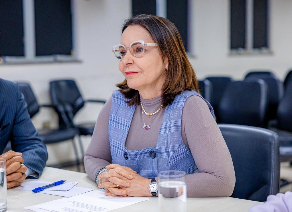 Prefeita Emília anuncia nova convocação dos professores aprovados no concurso da Semed
