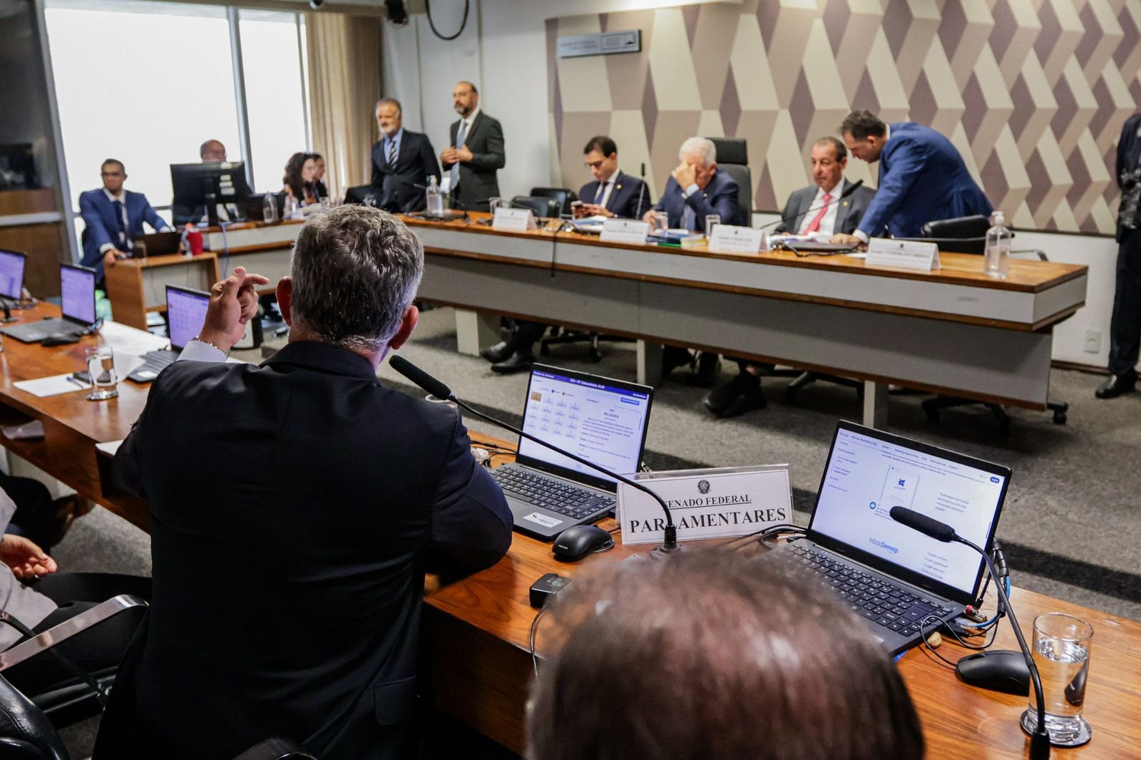 TEXTO-BASE DO RELATÓRIO DE ROGÉRIO CARVALHO SOBRE A PEC DA SEGURANÇA PÚBLICA É APROVADO PELA CCJ