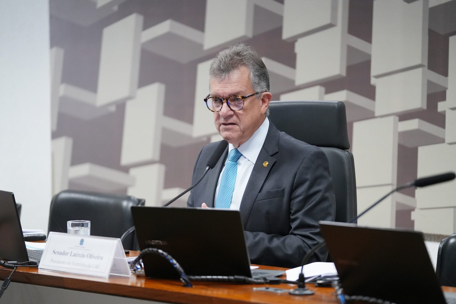 PROJETO DE LAÉRCIO QUE IMPEDE BLOQUEIO DE RECURSOS DAS AGÊNCIAS REGULADORAS GANHA URGÊNCIA NA CÂMARA